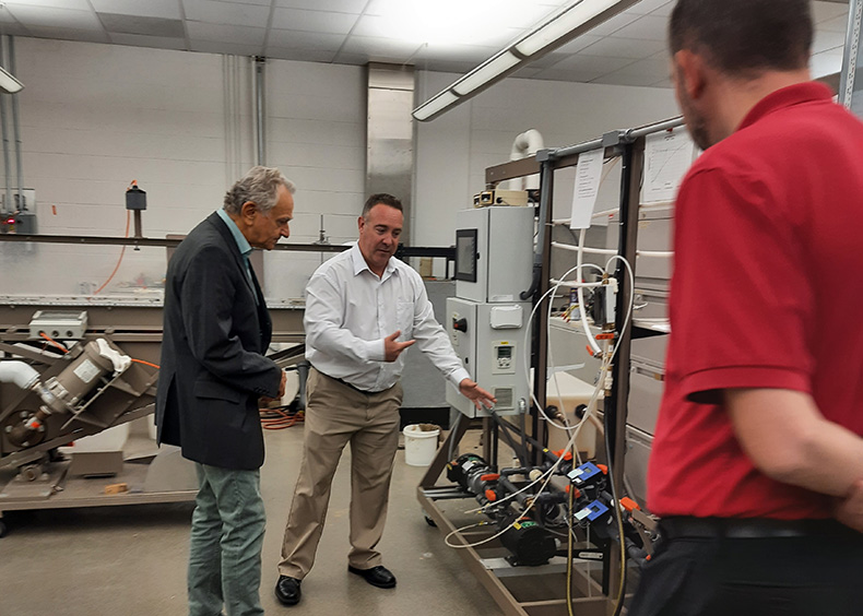 Visiting SIUE-Laboratory tour