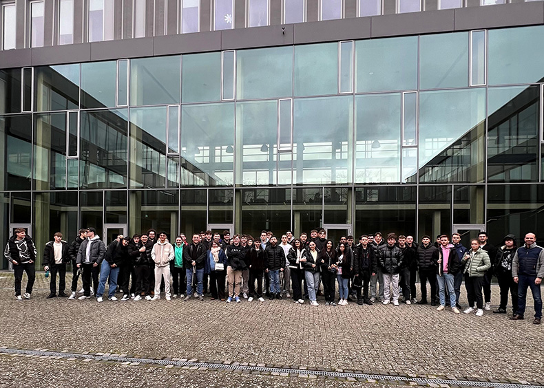 Schülerinnen und Schüler der Steinhöfelschule zu Gast auf dem Campus