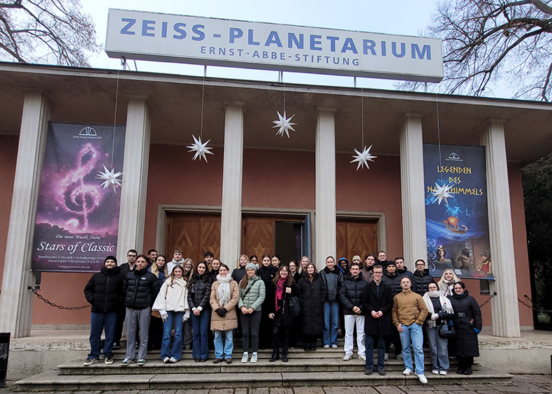 Gruppenbild von der Exkursion nach Jena