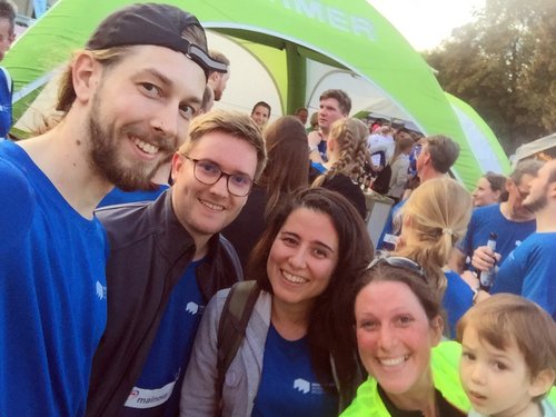 Cédric Roussel, Patrick Stellbauer, Esra Şengün und Flora Bastian-Resch (v.l.n.r.), beim Mainzer Firmenlauf 2022, Foto: Cédric Roussel, CC BY-SA 2.0