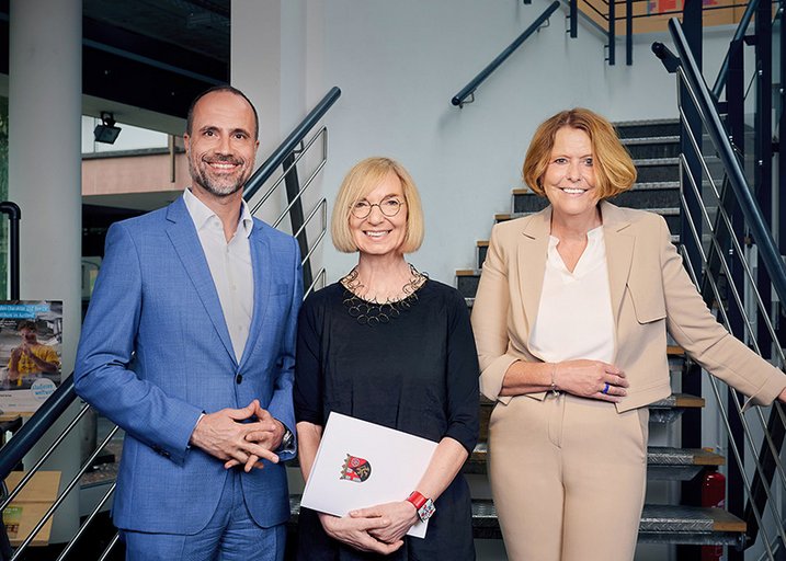 Wissenschaftsminister Clemens Hoch, Prof. Dr. Susanne Weissman, Präsidentin der Hochschule Mainz, Prof. Dr. Anett Mehler-Bicher, Vizepräsidentin für Forschung und Transfer an der Hochschule Mainz
