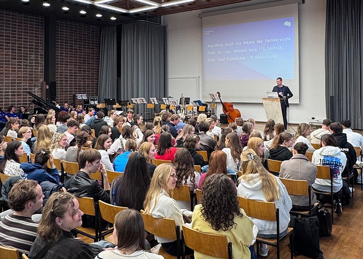 Begrüssung der Erstsemester an der Holzstraße 