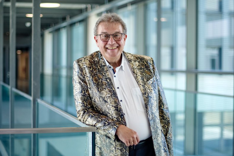 Portraitfoto von Prof. Dr. Dirk Loomans